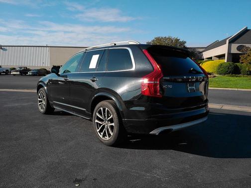 Onyx Black Metallic 2017 Volvo XC90 T6 Momentum
