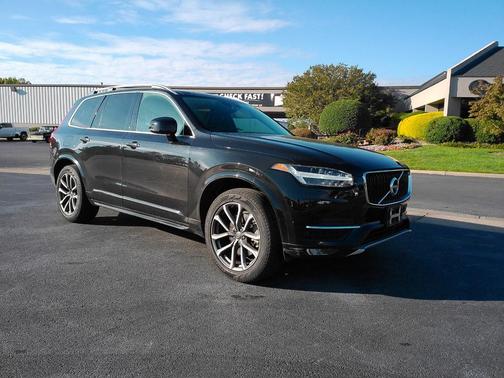 Onyx Black Metallic 2017 Volvo XC90 T6 Momentum