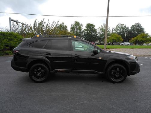 Crystal Black Silica 2023 Subaru Outback Wilderness