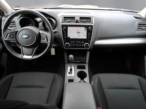 Crystal White Pearl 2019 Subaru Outback 2.5i Premium