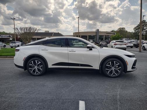 Oxygen White 2023 Toyota Crown XLE