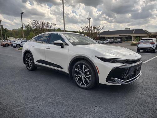 Oxygen White 2023 Toyota Crown XLE