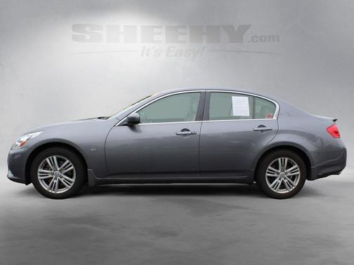 2015 INFINITI Q40 Base