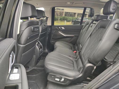 Gray Metallic 2022 BMW X7 xDrive40i