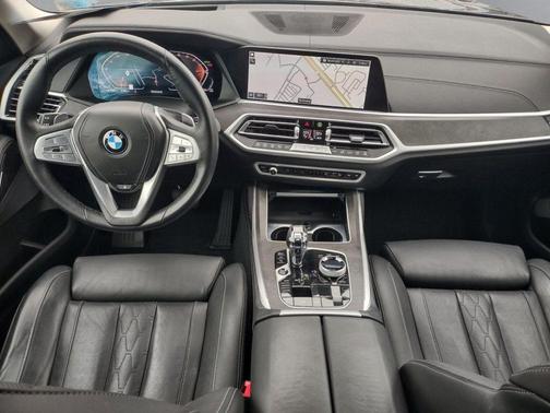 Gray Metallic 2022 BMW X7 xDrive40i