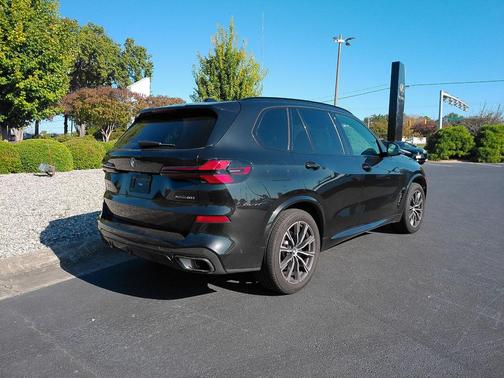 Black Sapphire Metallic 2024 BMW X5 xDrive40i
