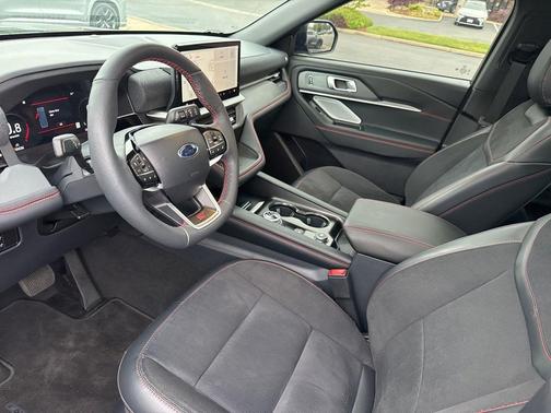 Agate Black Metallic 2025 Ford Explorer ST