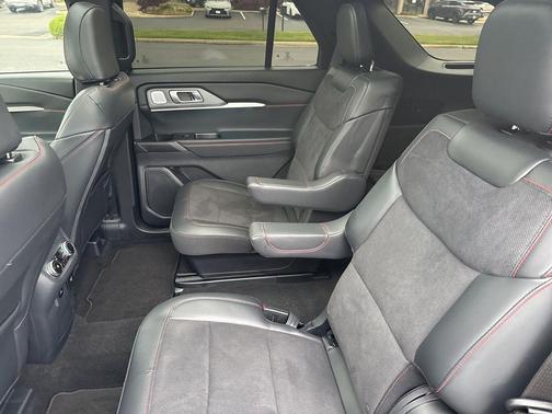 Agate Black Metallic 2025 Ford Explorer ST