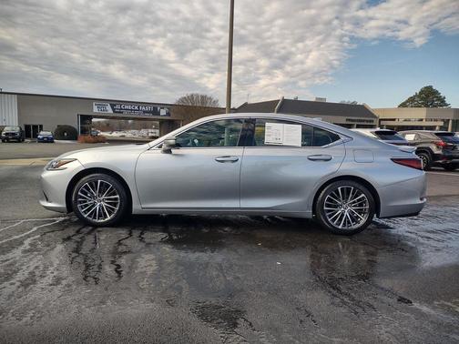 2023 Lexus ES 350 Base