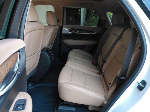 Crystal White Tricoat 2022 Cadillac XT5 Premium Luxury