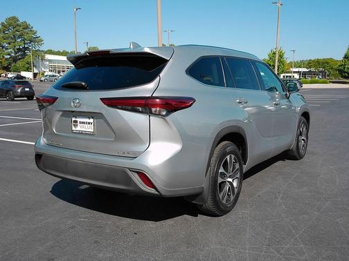 Celestial Silver Metallic 2020 Toyota Highlander XLE