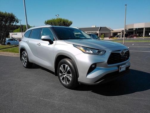 Celestial Silver Metallic 2020 Toyota Highlander XLE