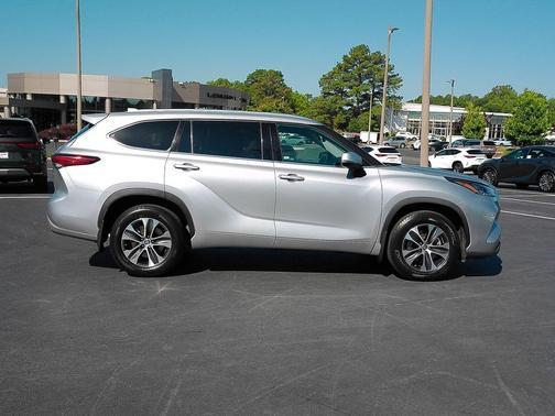 Celestial Silver Metallic 2020 Toyota Highlander XLE