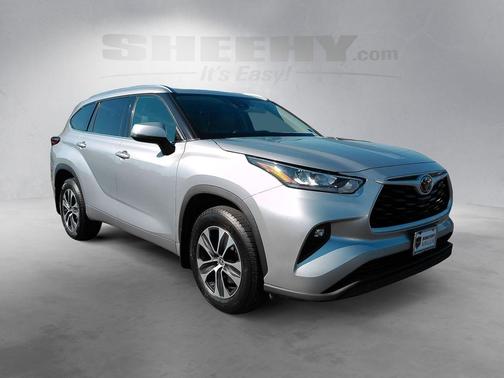 Celestial Silver Metallic 2020 Toyota Highlander XLE