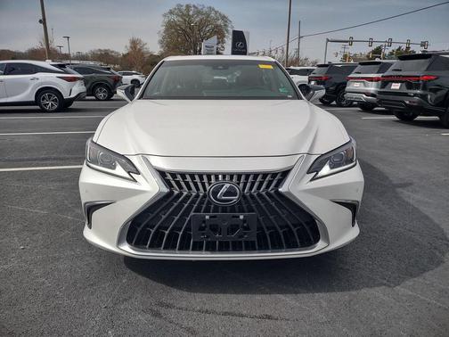 2025 Lexus ES 300h Base