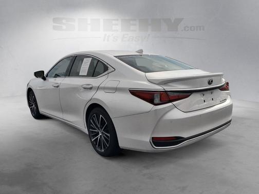 2025 Lexus ES 300h Base
