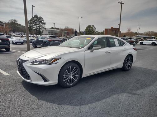 2025 Lexus ES 300h Base