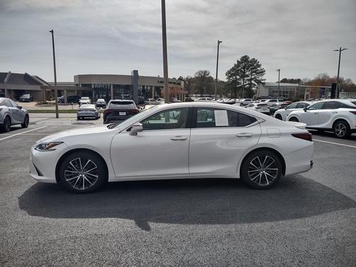 2025 Lexus ES 300h Base