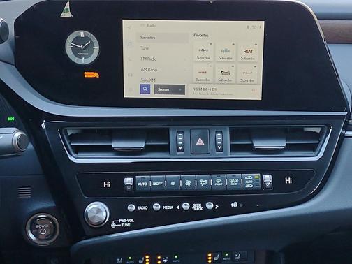 2025 Lexus ES 300h Base