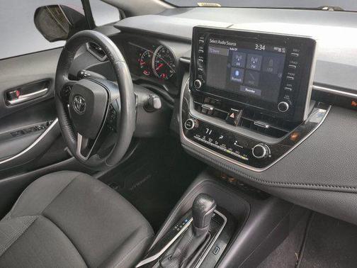 White 2020 Toyota Corolla SE