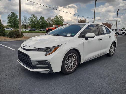 White 2020 Toyota Corolla SE