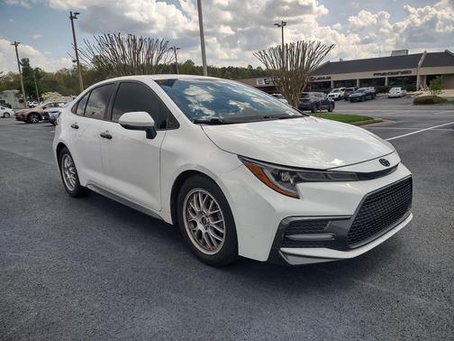 White 2020 Toyota Corolla SE