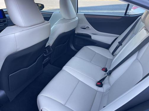 2025 Lexus ES 350 Base