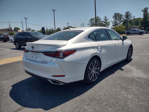 White Pearl 2025 Lexus ES 350 Base