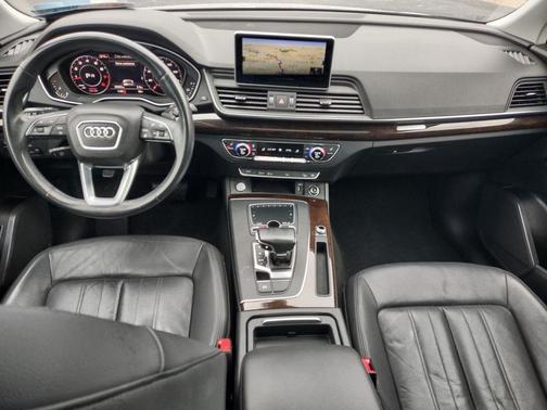 Florett Silver Metallic 2018 Audi Q5 2.0T Tech Premium