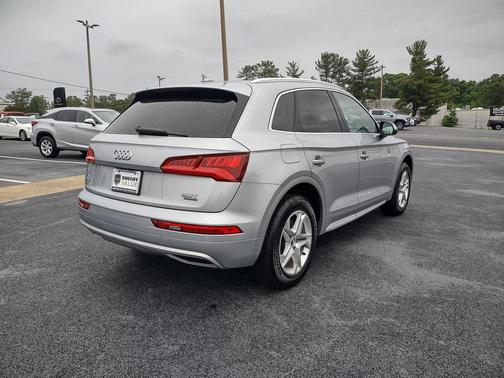 Florett Silver Metallic 2018 Audi Q5 2.0T Tech Premium