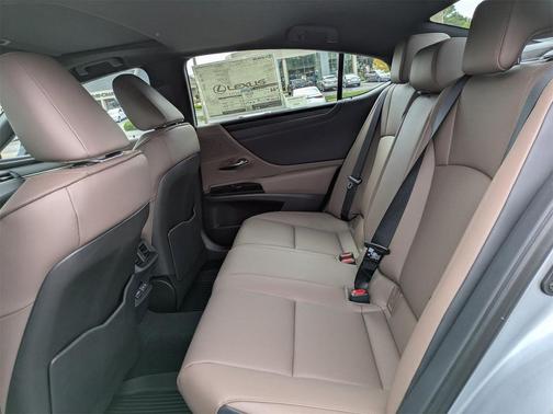 2025 Lexus ES 300h Base