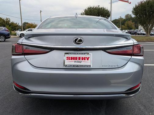 2025 Lexus ES 300h Base