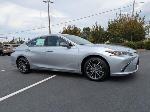 2025 Lexus ES 300h Base