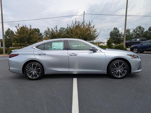 2025 Lexus ES 300h Base