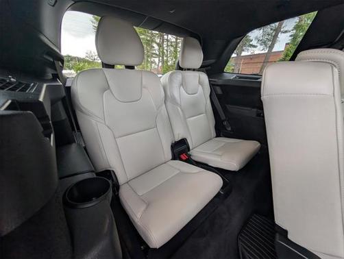2022 Volvo XC90 Recharge Plug-In Hybrid T8 R-Design 7 Passenger