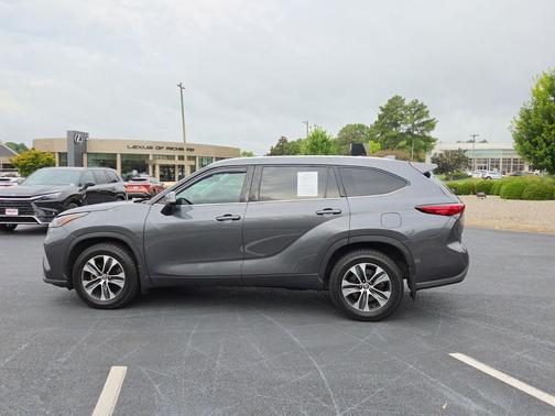 Magnetic Gray Metallic 2021 Toyota Highlander XLE