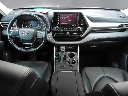 Magnetic Gray Metallic 2021 Toyota Highlander XLE