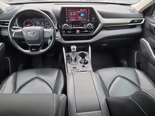 Magnetic Gray Metallic 2021 Toyota Highlander XLE
