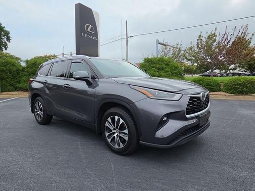 Magnetic Gray Metallic 2021 Toyota Highlander XLE