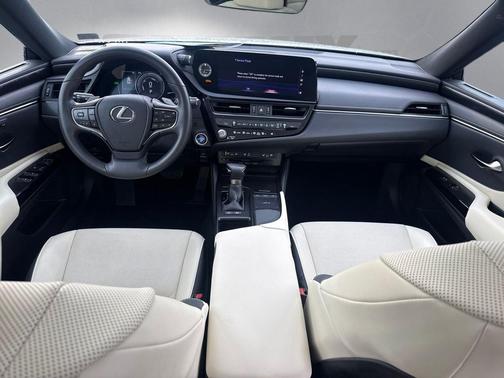 Iridium 2022 Lexus ES 300h Base
