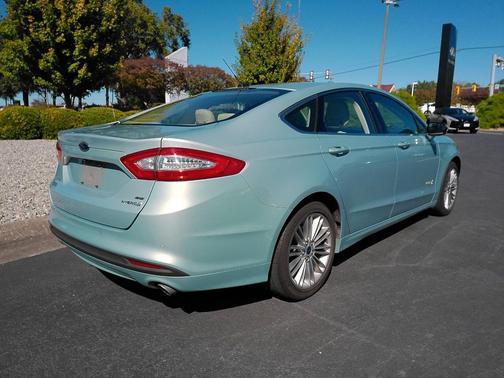 Ice 2014 Ford Fusion Hybrid SE
