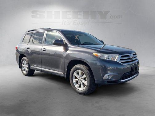 Magnetic Gray Metallic 2013 Toyota Highlander SE