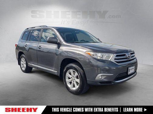 Magnetic Gray Metallic 2013 Toyota Highlander SE