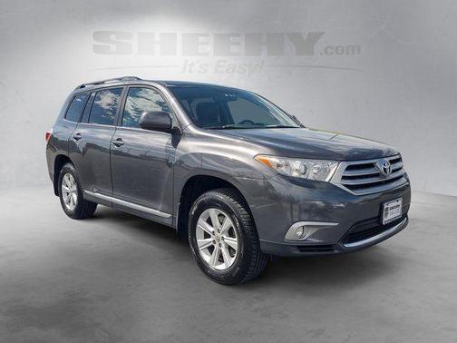 Magnetic Gray Metallic 2013 Toyota Highlander SE