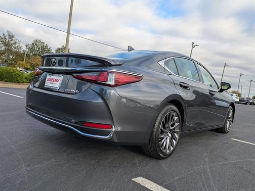 2025 Lexus ES 300h Luxury