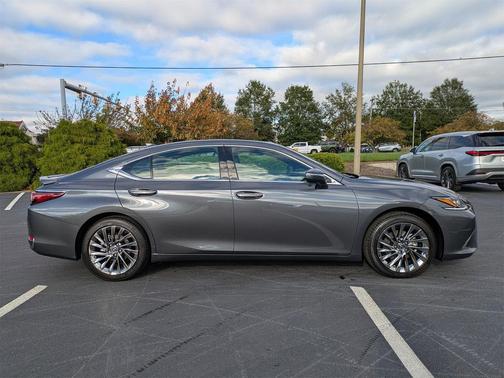 2025 Lexus ES 300h Luxury