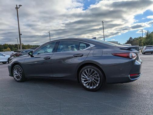 2025 Lexus ES 300h Luxury