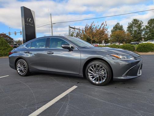 2025 Lexus ES 300h Luxury