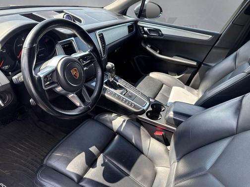 Volcano Grey Metallic 2018 Porsche Macan Macan GTS