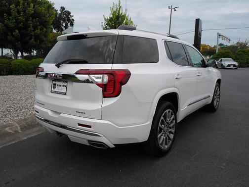 White Frost Tricoat 2021 GMC Acadia Denali